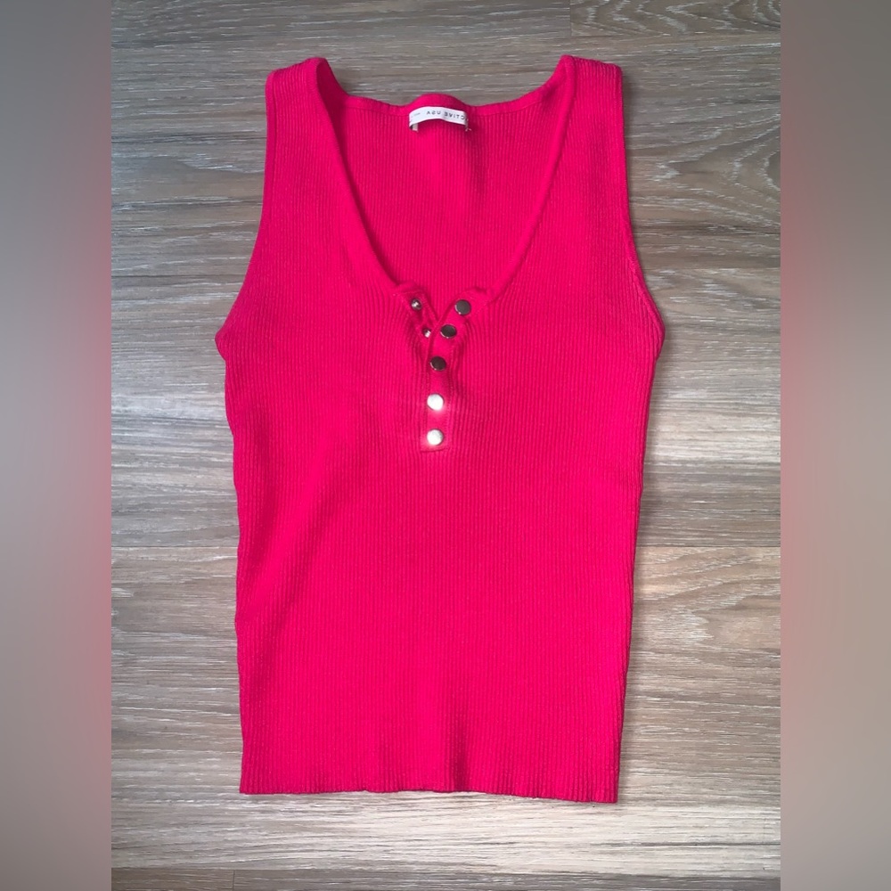 Top best quality, size small , super stretchy, new has not tag, color pink.